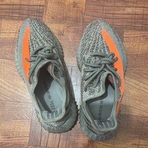 Adidas Yeezy Boost 350 V2 Sneakers